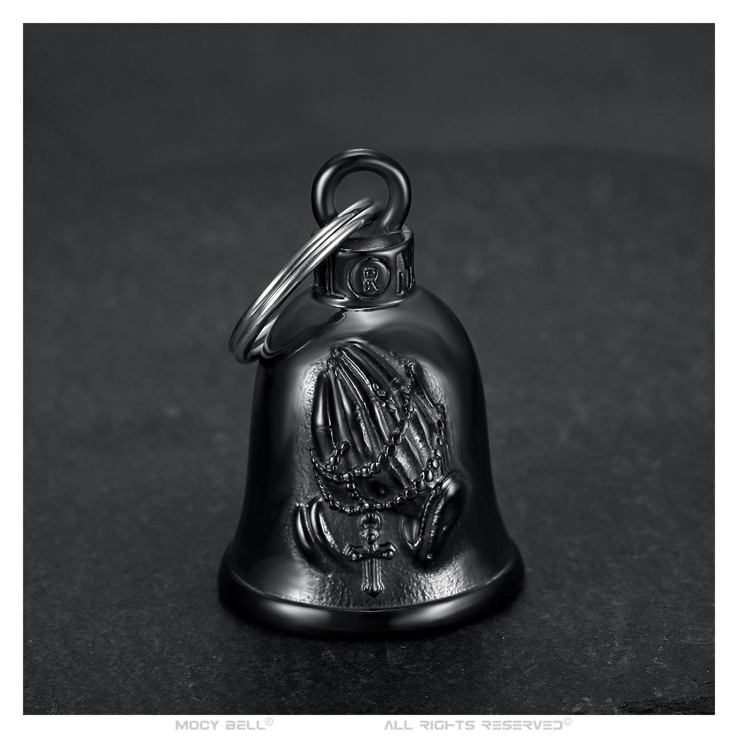 Grelot moto noir titane avec gravure mains en prière chapelet et croix présenté de face sur fond blanc