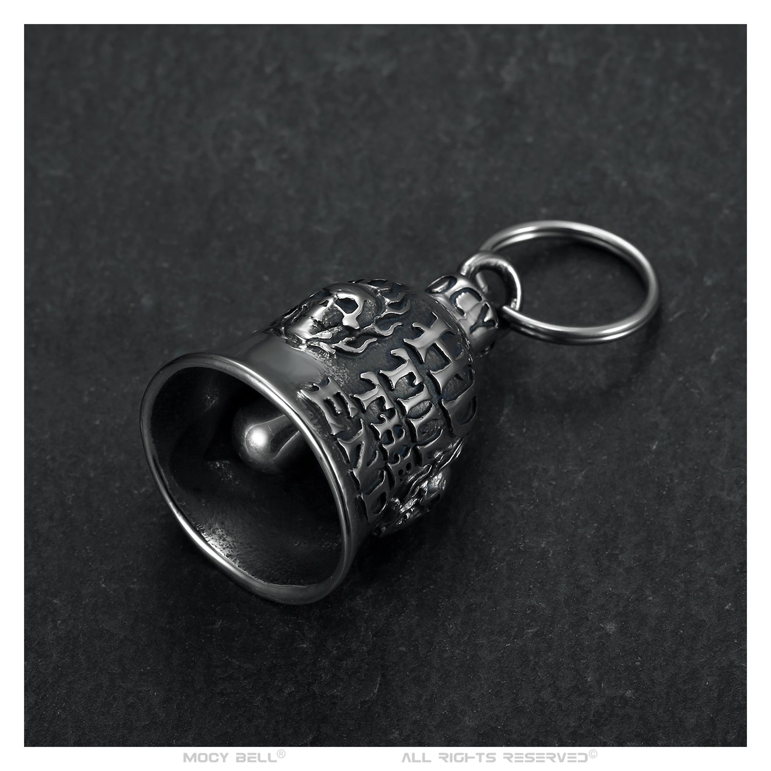 Sonnette moto acier photographiée de face, gravure HD Till The End avec tête de mort et flammes visible sur fond blanc